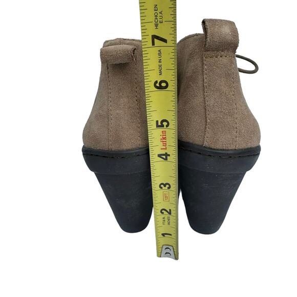 DKNY Donna Karan Bedford Tan Suede Almond Toe Lace Up Ankle Wedge Booties 9/40 - Picture 3 of 9